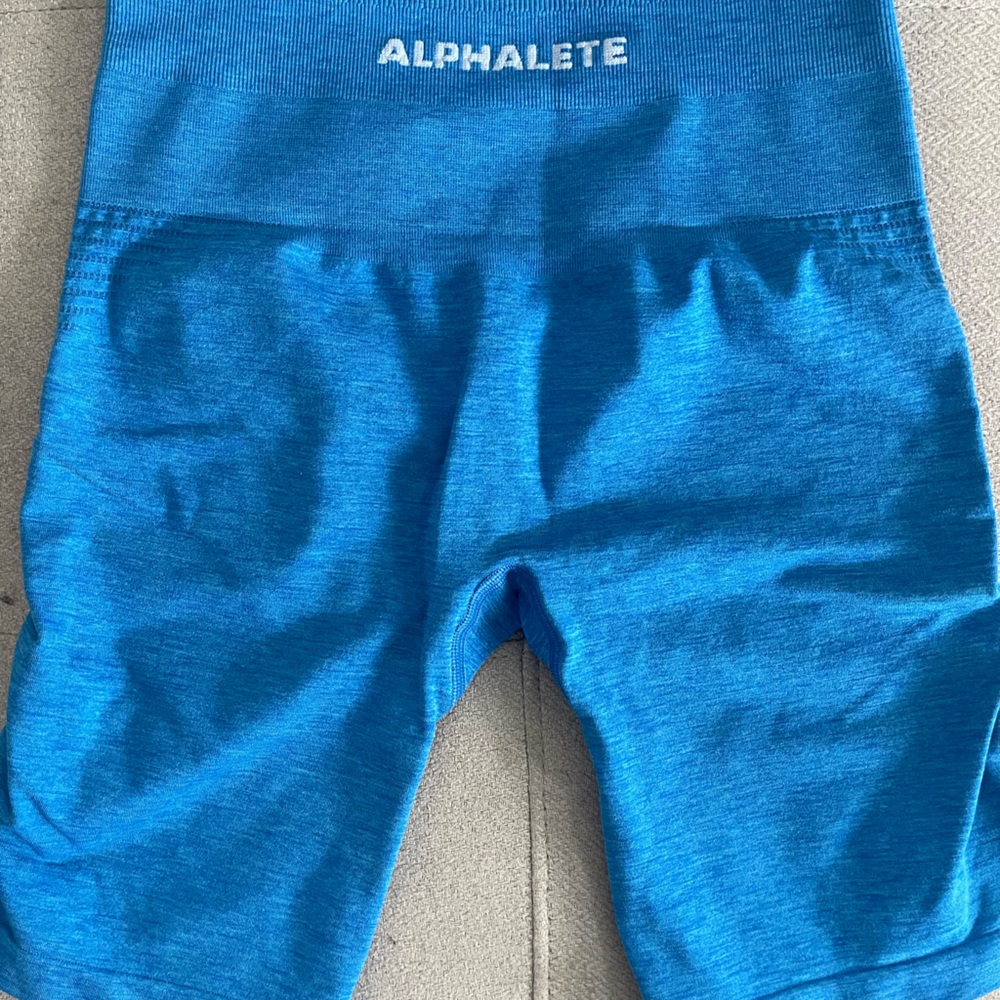 Alphalete Amplify Bike Shorts XS Baby Blue